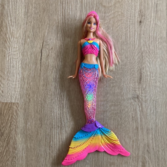Barbie Dreamtopia Rainbow Lights Mermaid doll - Picture 2 of 4